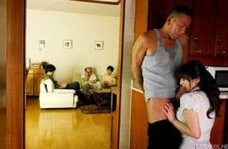 Anh chồng thất nghiệp, ở nhà “chăm sóc” em dâu