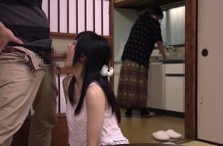 Chán vợ già, bố dượng hiếp dâm con gái