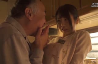 Ở nhà một mình, vợ trẻ bị lão giao hàng cưỡng hiếp