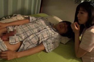 Thấy em trai nứng cặc, chị gái thương nên “chiều” em